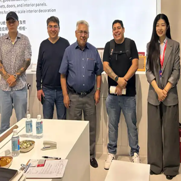 Dawei-Nina-with-turkey-customer-at-CIFF-guangzhou-2026